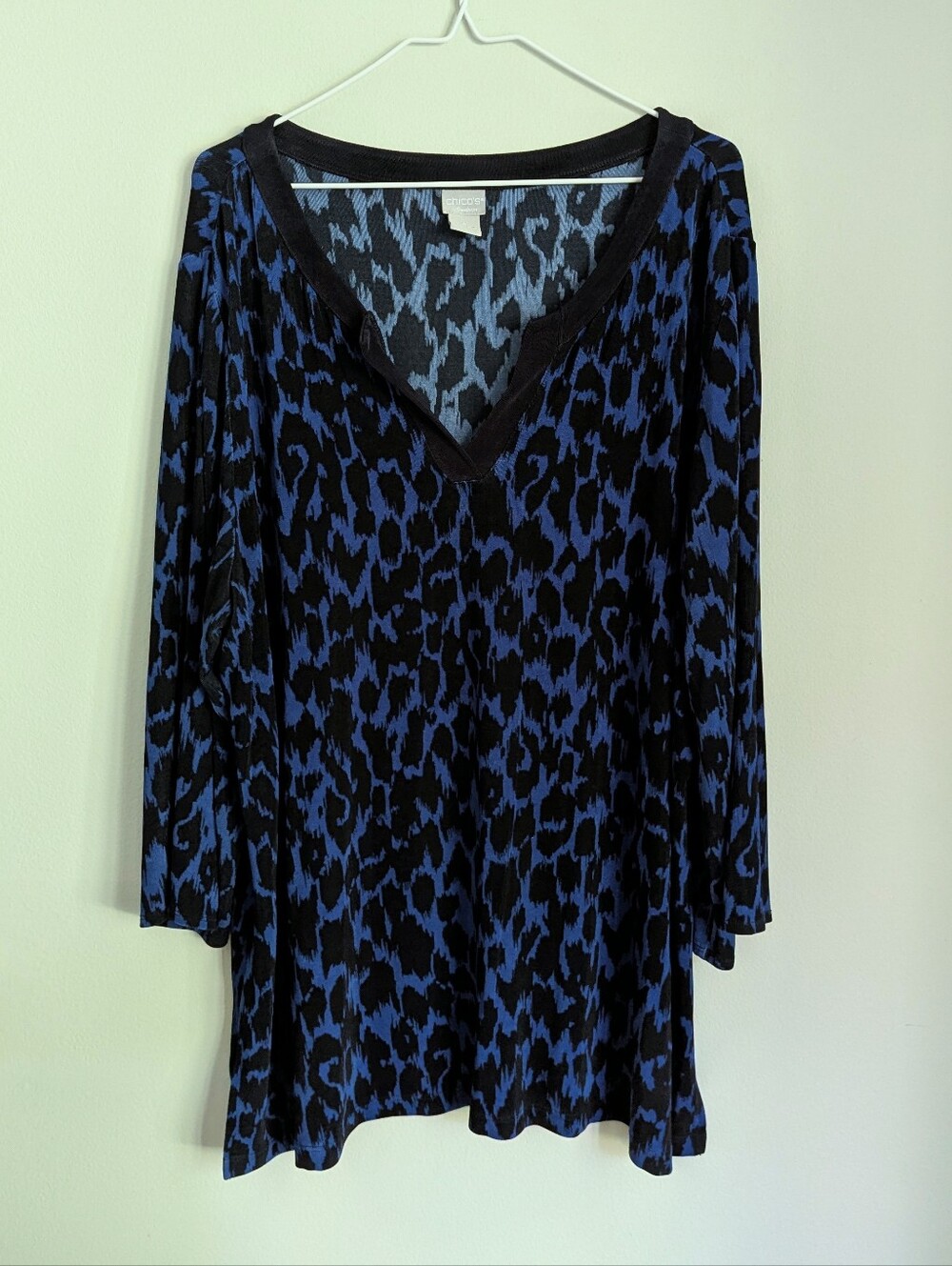Chicos Travelers Women's 20/22 Leopard Blue Animal Print Knit V Neck 3/4 Sleeve